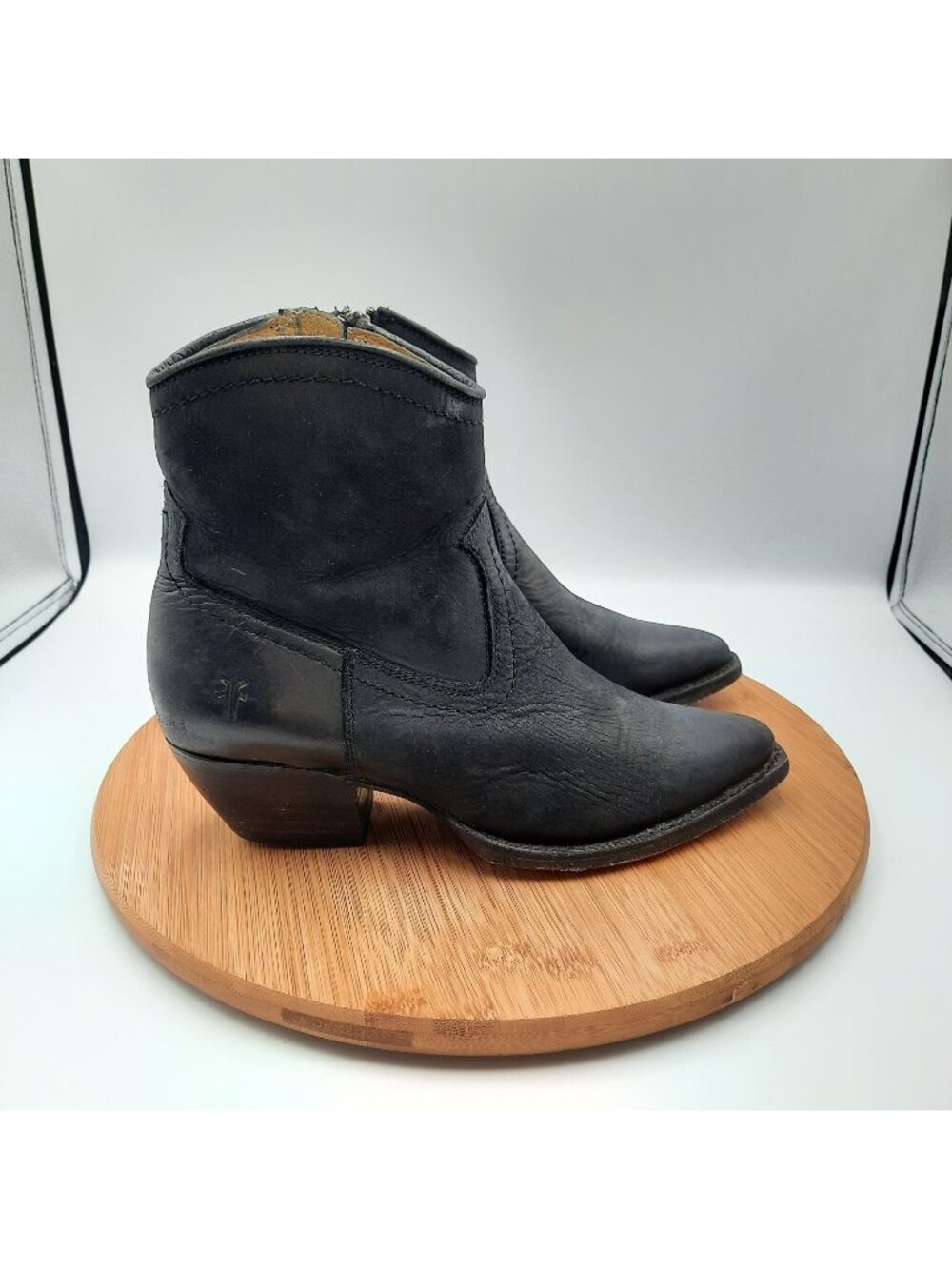 Frye Sacha Womens Size 6 Boots Black Leather Side Zip Moto Ankle Booties Y2K